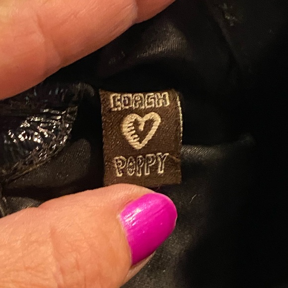 Vintage COACH Poppy crossbody bag,logo print with gold details, distressed look - Picture 14 of 16
